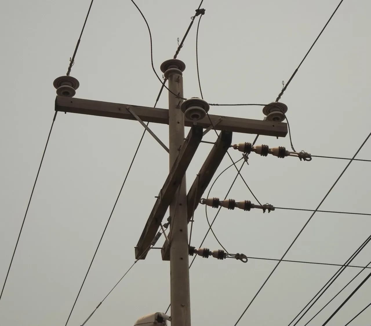 Work on medium-voltage lines